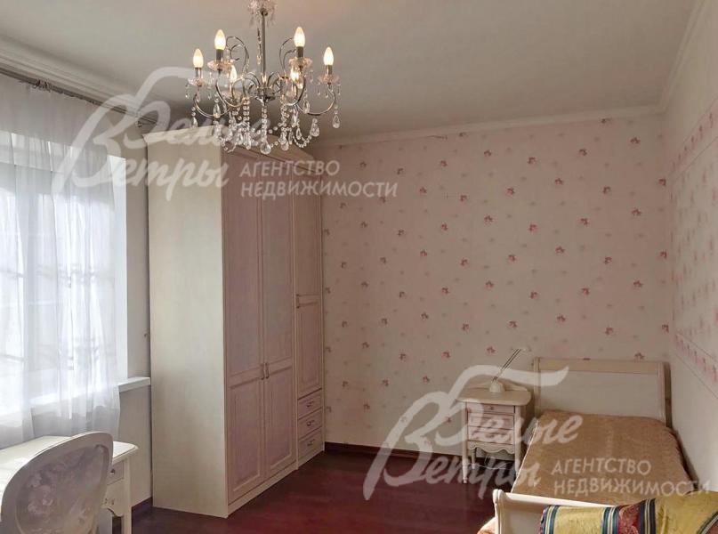 Спальня в светлых тонах