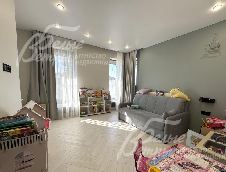 Одна из жилых комнат на 2-м этаже оборудована как детская игровая: можно сделать спальню или кабинет