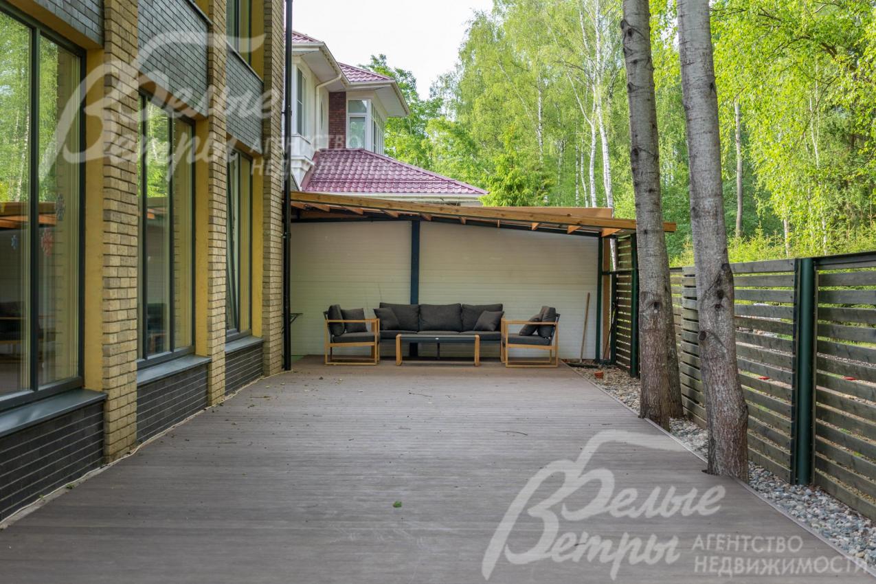 Вокруг дома - открытая терраса