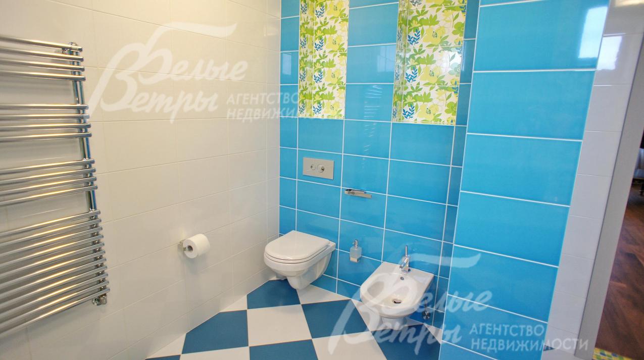 В доме, где на полу кафель или керамогранит итальянских коллекций, проложен теплый водяной пол.