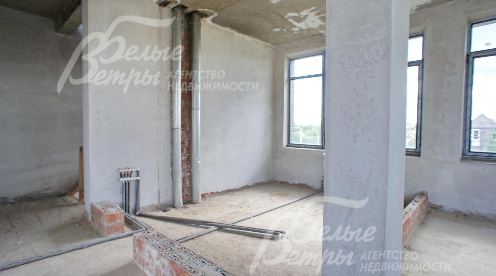 Отопление в доме подключено и функционирует, канализация доведена до стояков