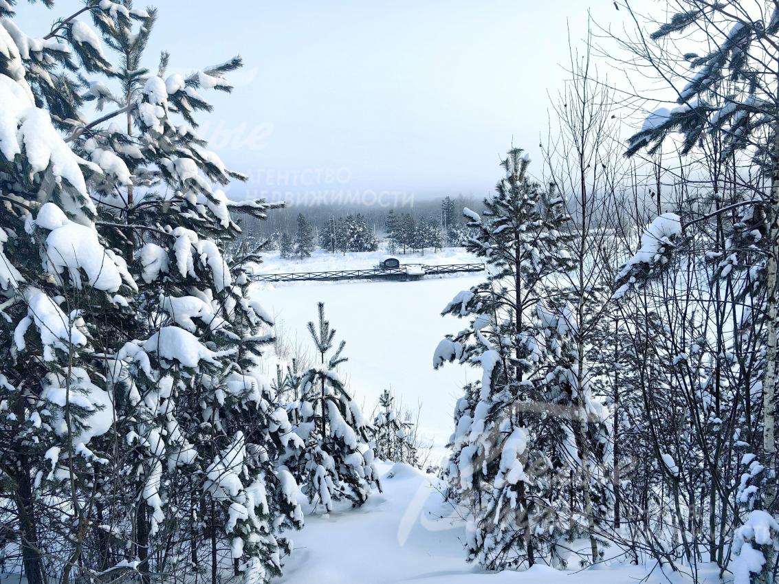 Участок расположен на первой линии от пруда