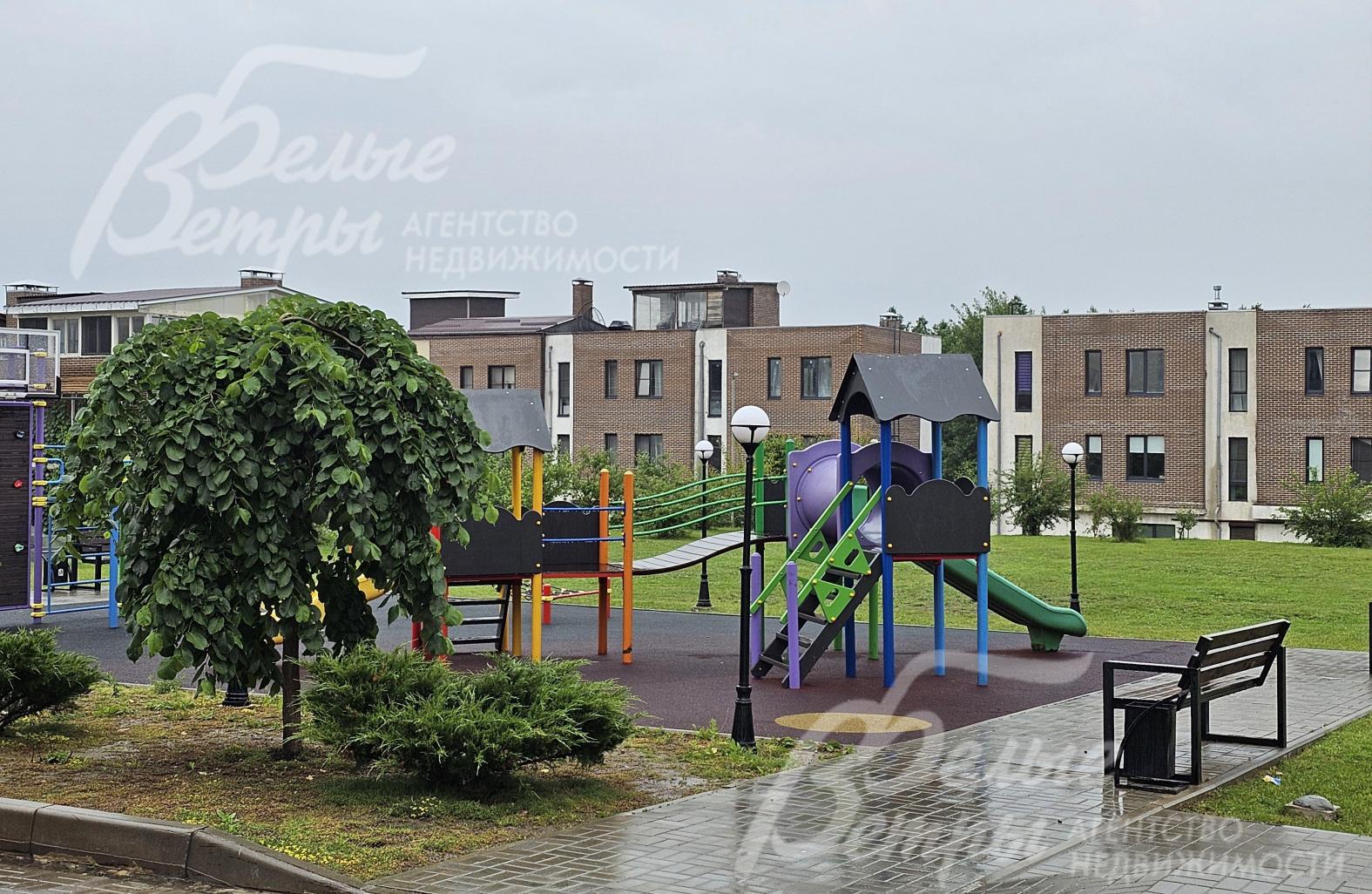 Детская игровая площадка с антивандальным покрытием. 