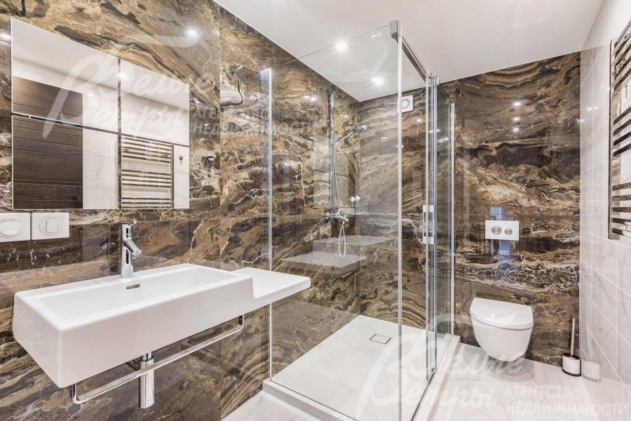 Санузел с душевой на втором этаже