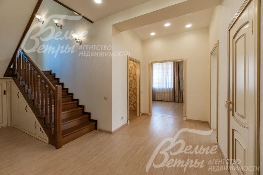 Холл первого этажа