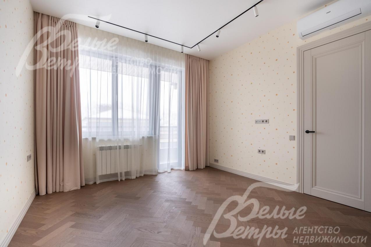 Детская спальня 15 кв.м с выходом на балкон 