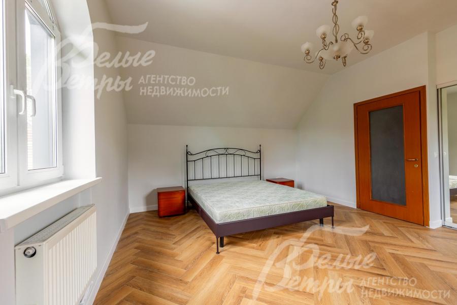 Второй этаж – со сводчатыми мансардными потолками