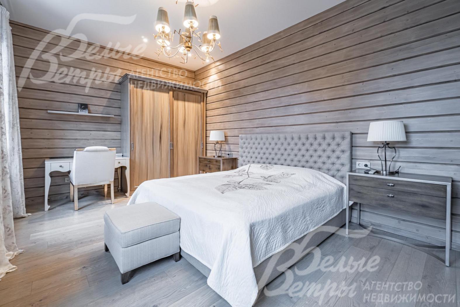 Во всех спальнях кровати и тумбы из массива бука (США)