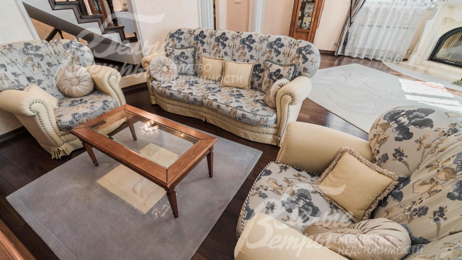 Мягкая мебель в гостиной