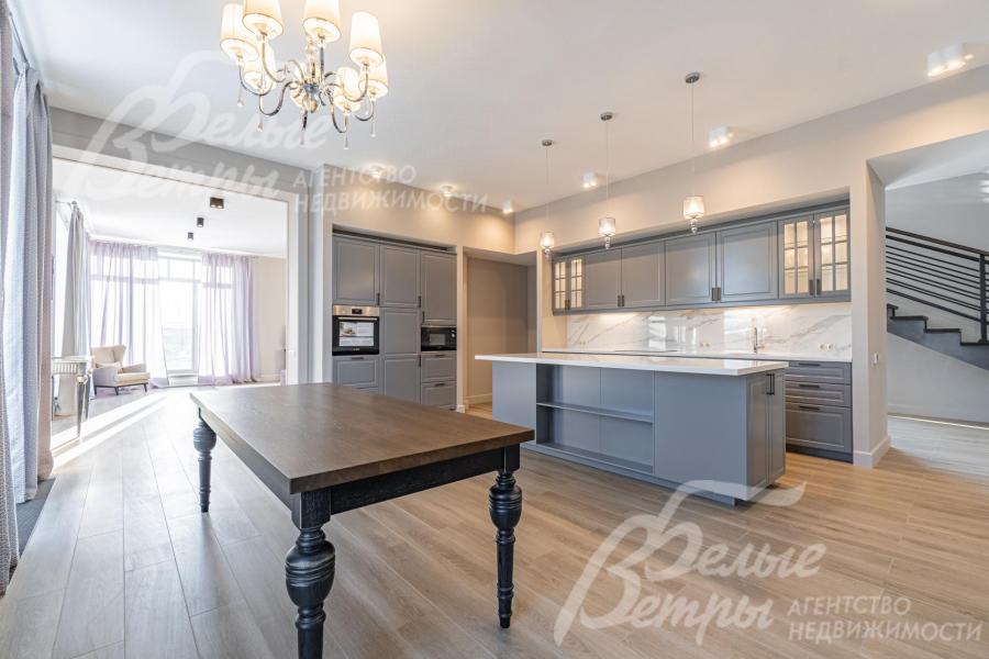 Столовая зона на 8 персон