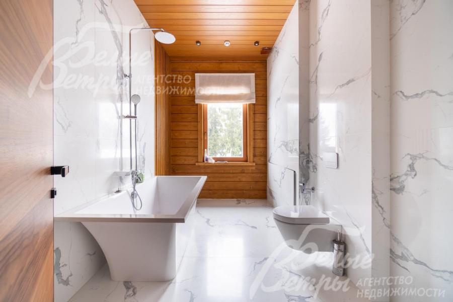 В санузлах - В санузлах – сантехника Villeroy & Boch и ванны из мрамора