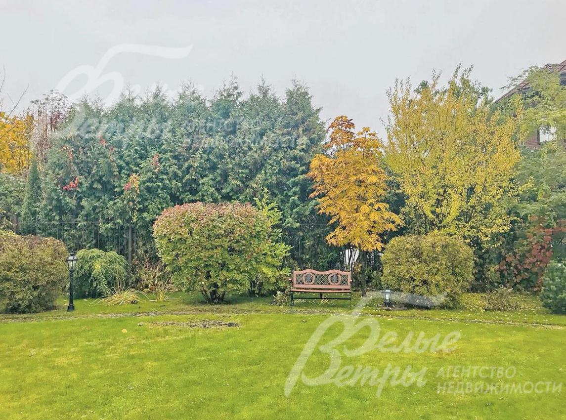 Ухоженный участок с ландшафтом