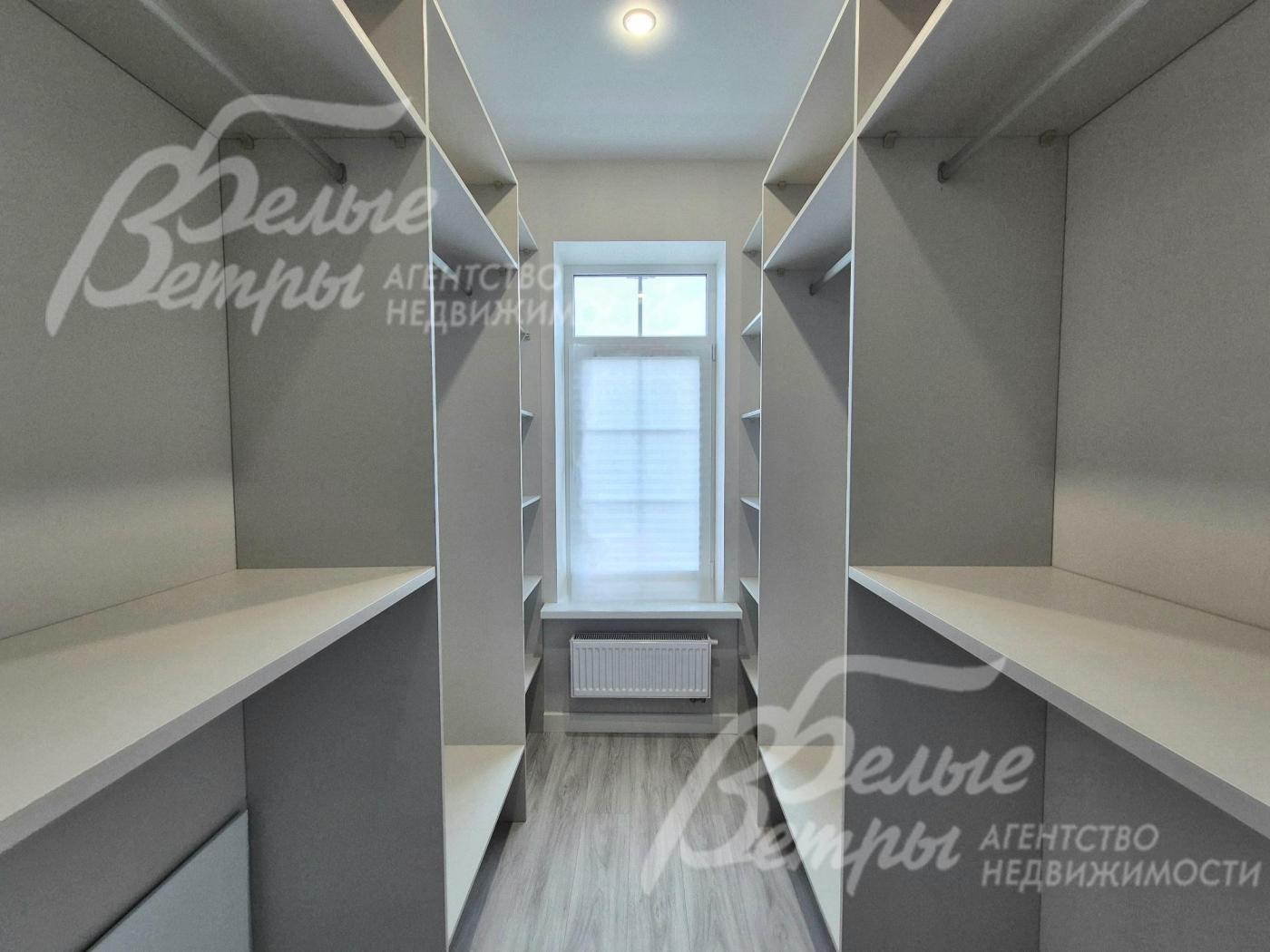 Общая гардеробная.