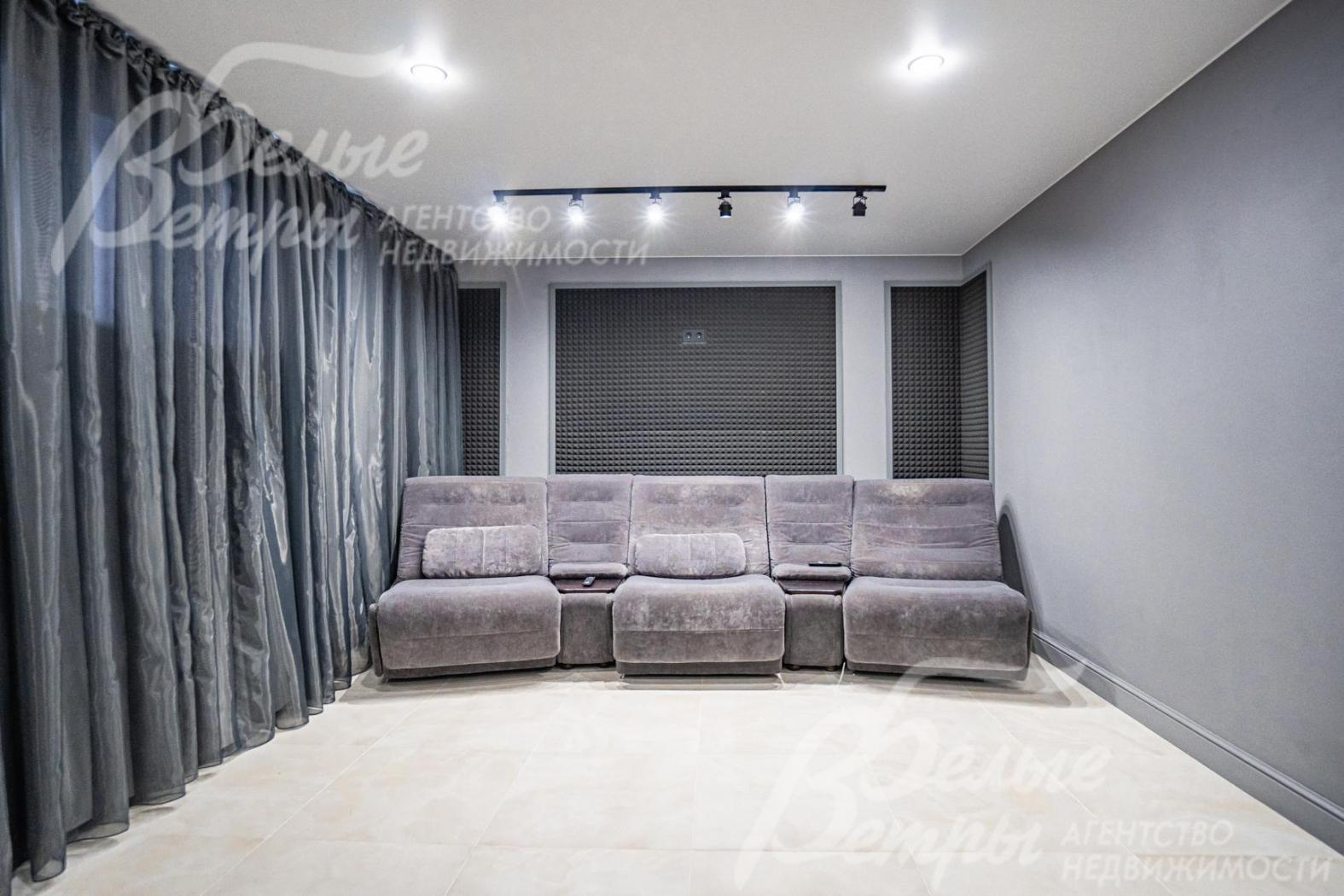 Кинотеатр - кресла с электрическими реклайнерами