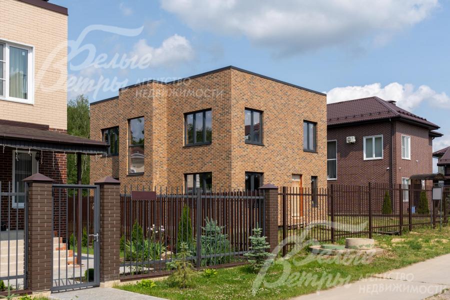 К дому - удобный подъезд, в пешей доступности хвойно-лиственный лес