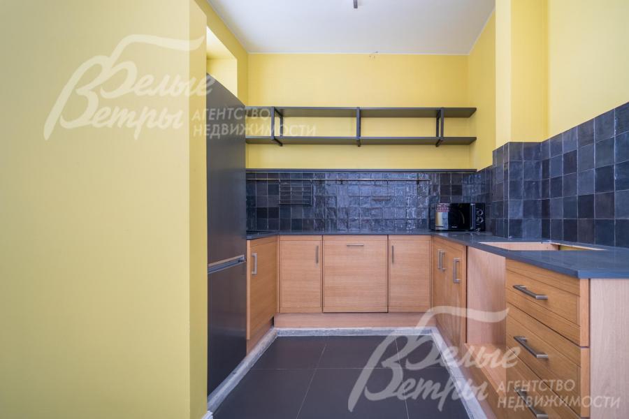 Фасады кухонного гарнитура выполнены из цельного дуба.