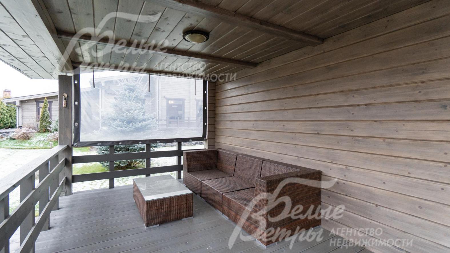 Крытая терраса в банном комплексе