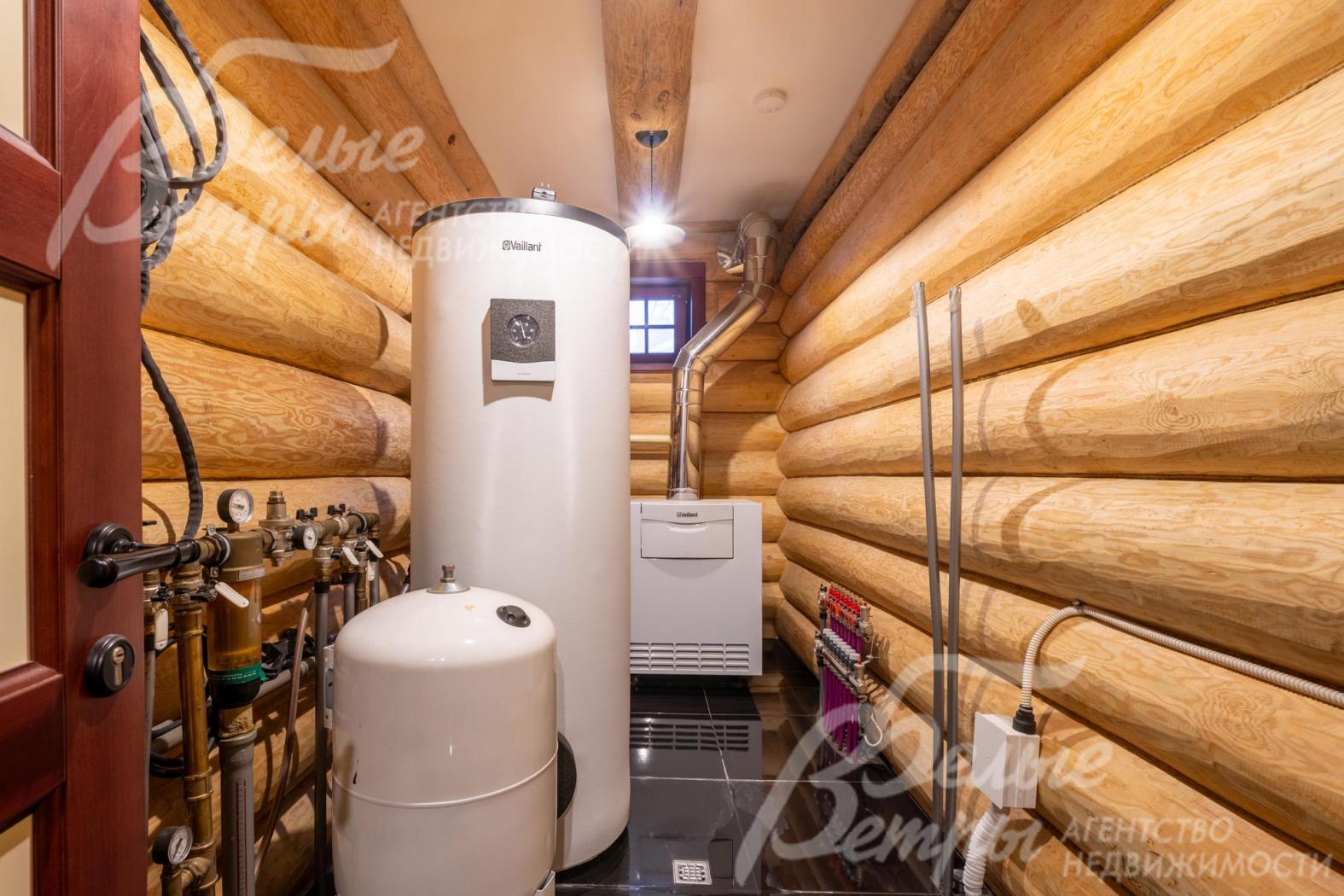Котельная на 1-м этаже дома. Система отопления – на базе напольного котла газового Valliant (Германия)