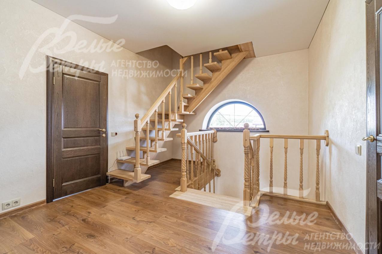 Холл второго этажа