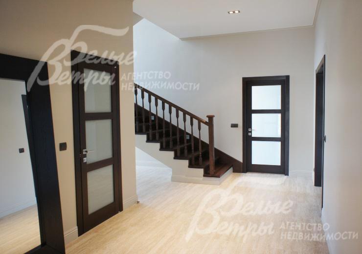 Холл на 1 этаже