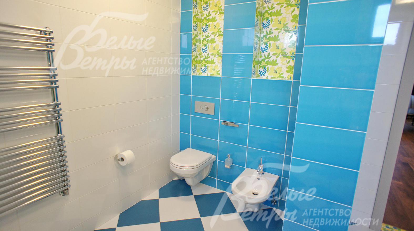 В доме, где на полу кафель или керамогранит итальянских коллекций, проложен теплый водяной пол.