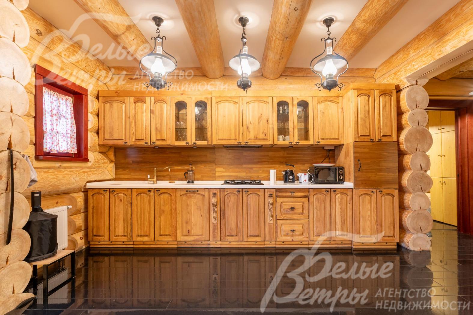 Кухонный гарнитур из массива сосны (Белоруссия), выполненный на заказ