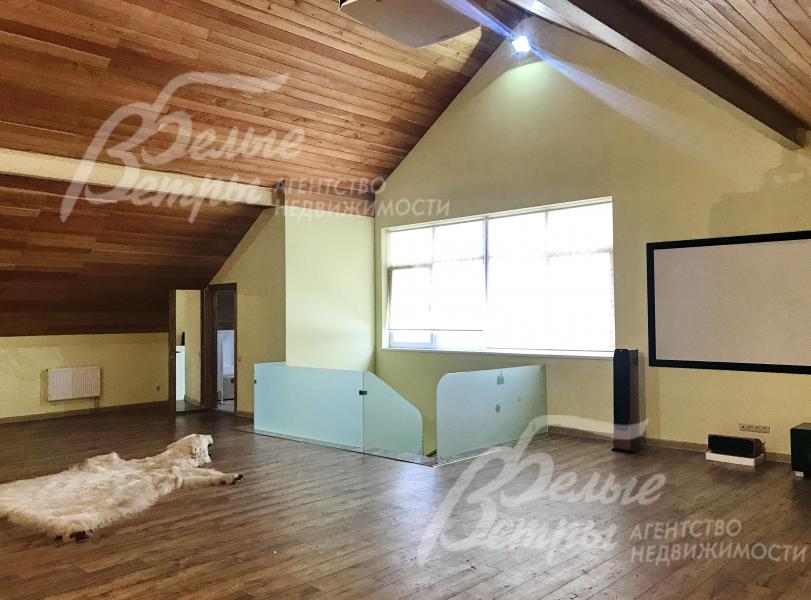 Помещение свободного назначения в мансардном этаже