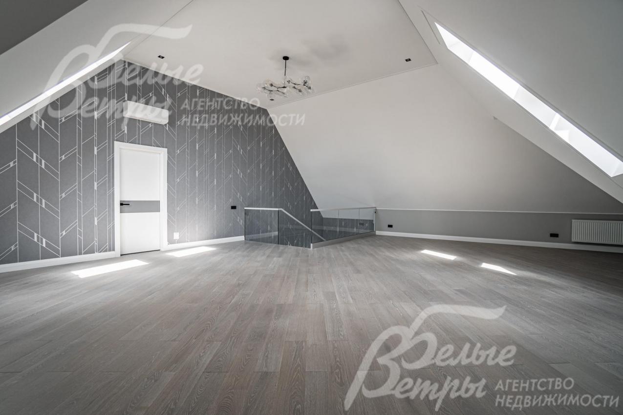 Лофт - студия 75 кв.м на мансарде