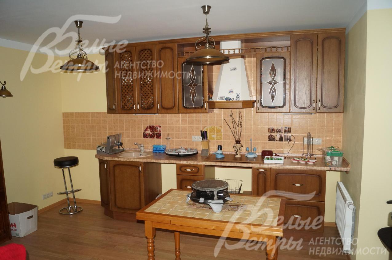 Кухня в цокольном этаже