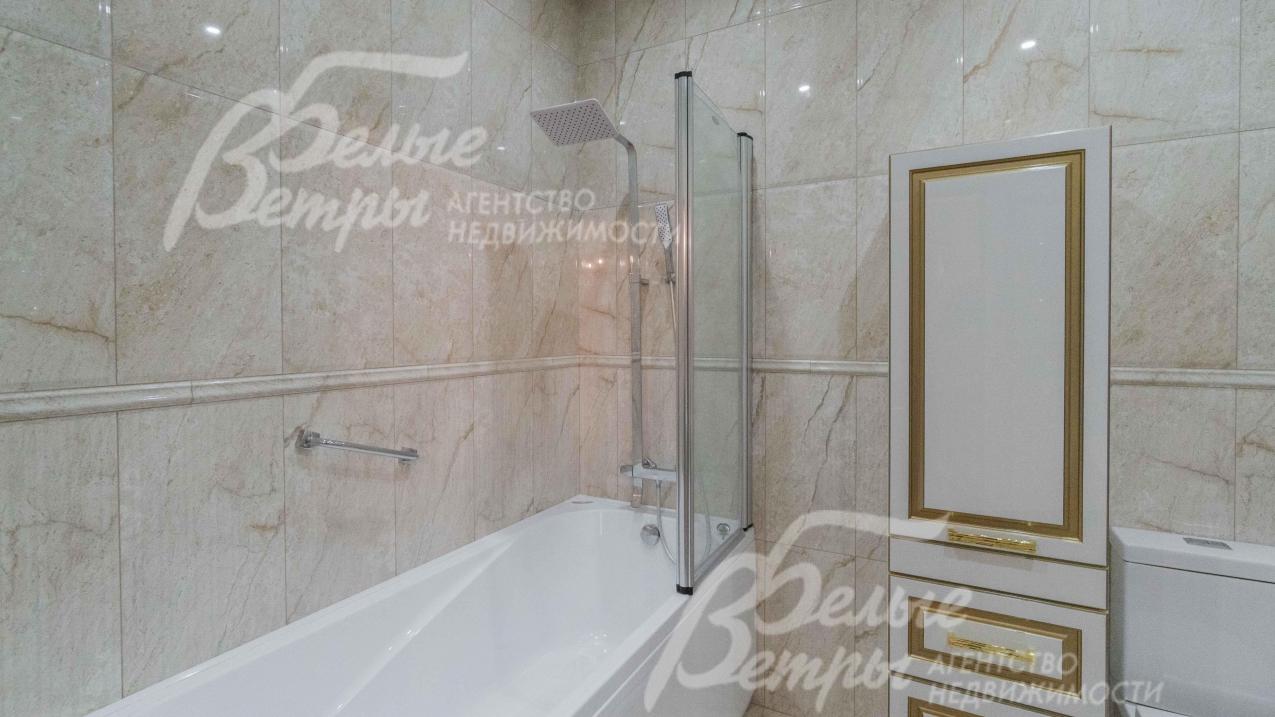 На стенах в санузлах плитка до потолка