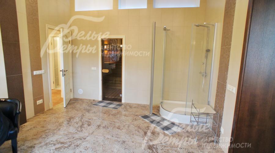 Комната отдыха 20 кв.м с душевой и входом в сауну.