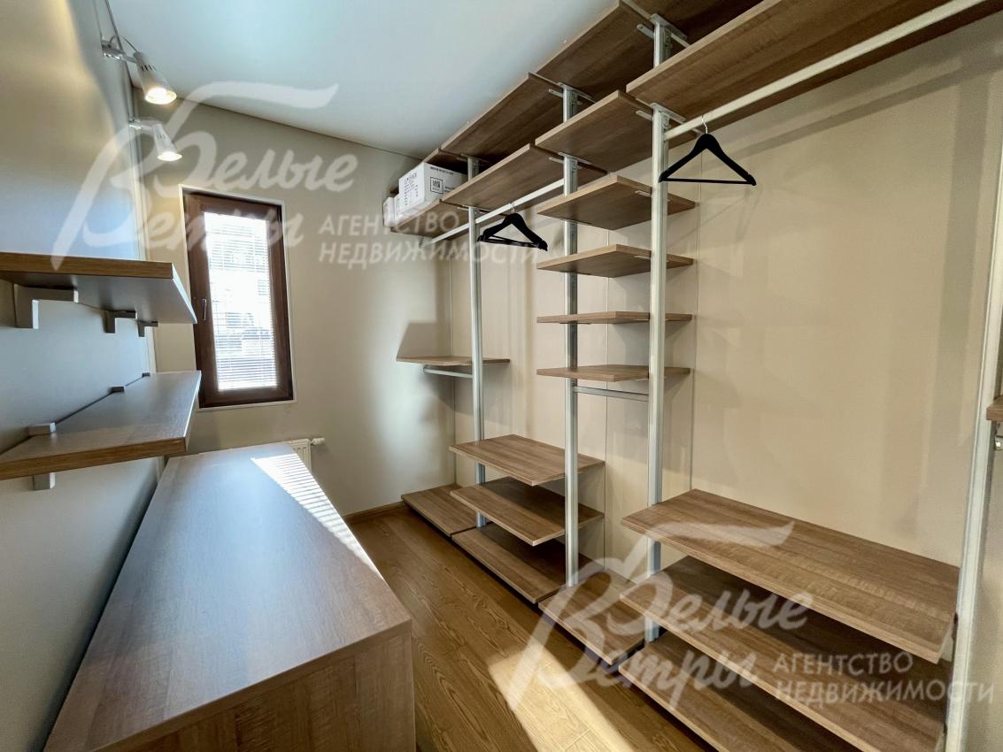 Гардеробная в мастер-спальне