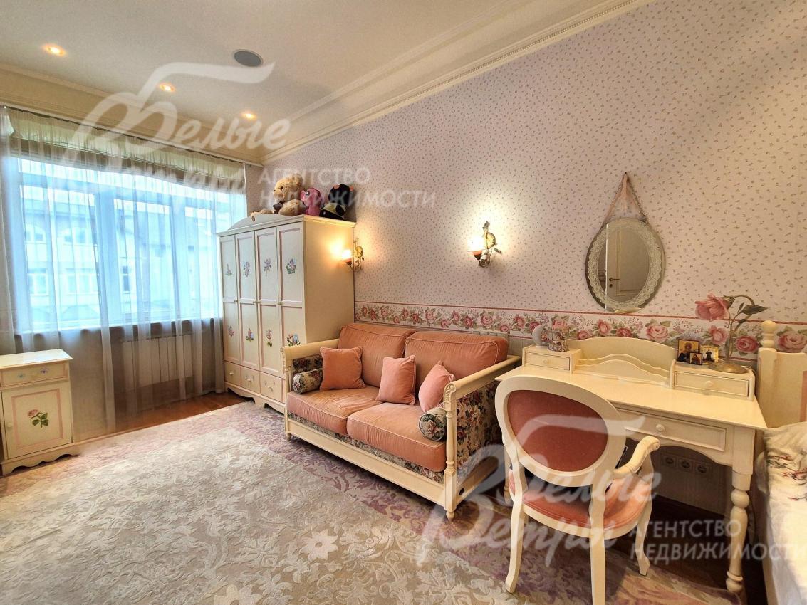 В детской мебель в стиле Прованс.