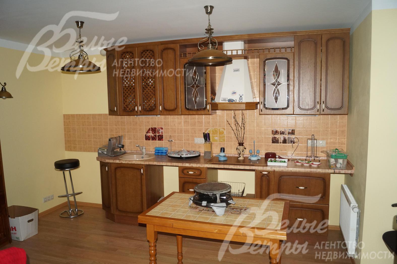 Кухня в цокольном этаже