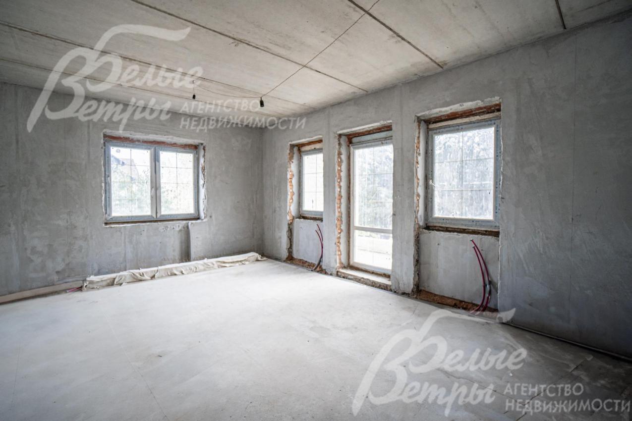 Спальня 2-го этажа с выходом на балкон