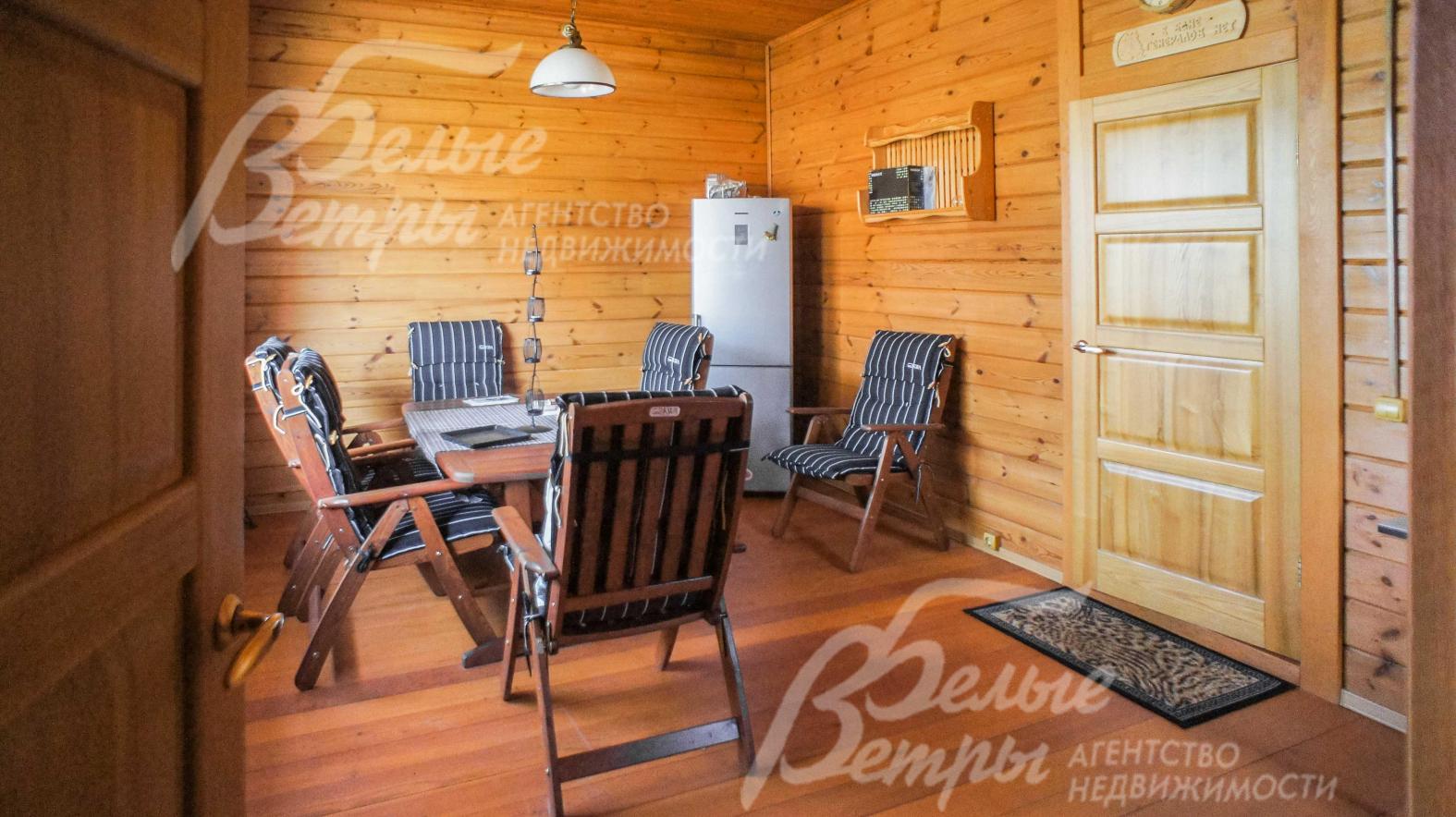 Комната отдыха с мебелью в бане