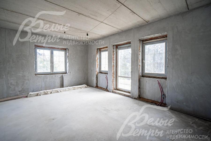 Спальня 2-го этажа с выходом на балкон