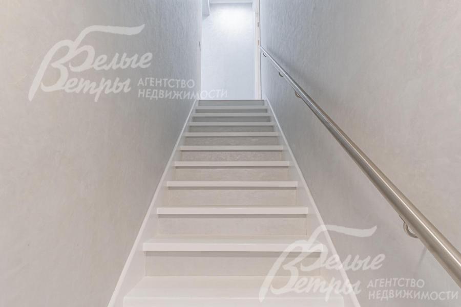 Лестничные марши стандартной ширины, отделанные деревом