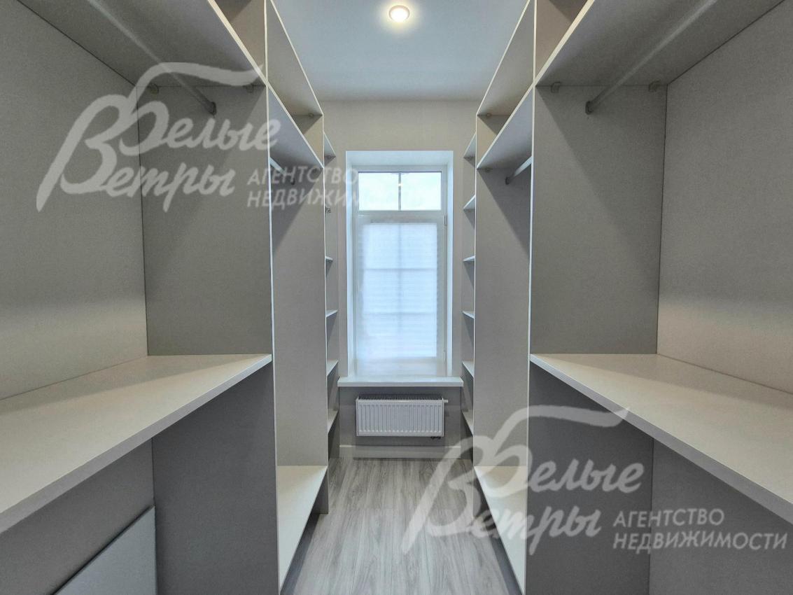 Общая гардеробная.