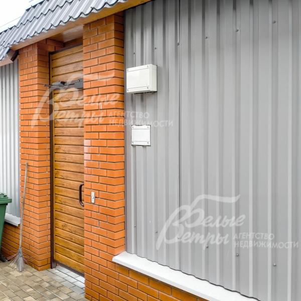 Оборудована система видеонаблюдения во дворе