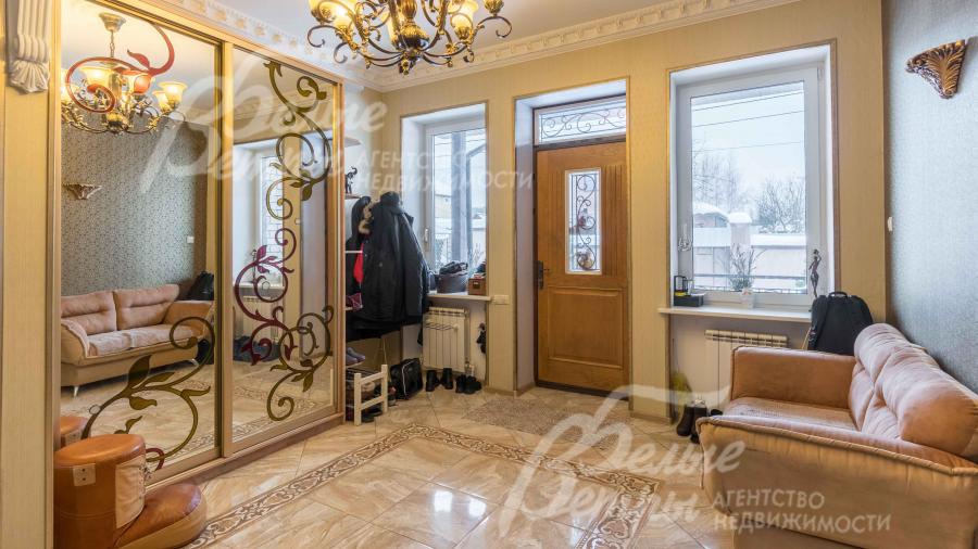 Просторный холл 23 кв.м