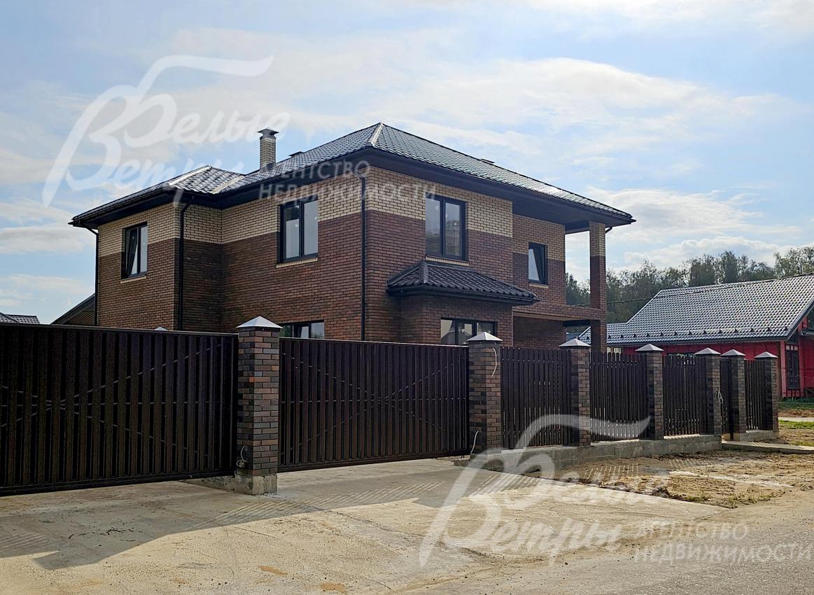 Участок расположен в тихой живописной части коттеджного посёлка на второй линии от леса