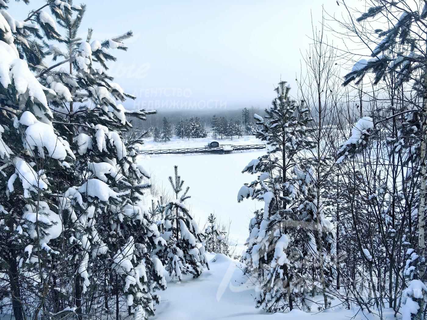 Участок расположен на первой линии от пруда