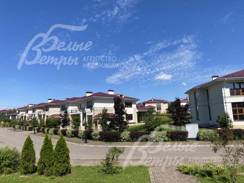 Ухоженные улицы в поселке Резиденция Николинские Ключи