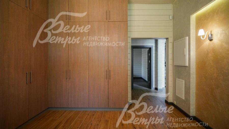 Холл-тамбур 17 кв.м с большим шкафом