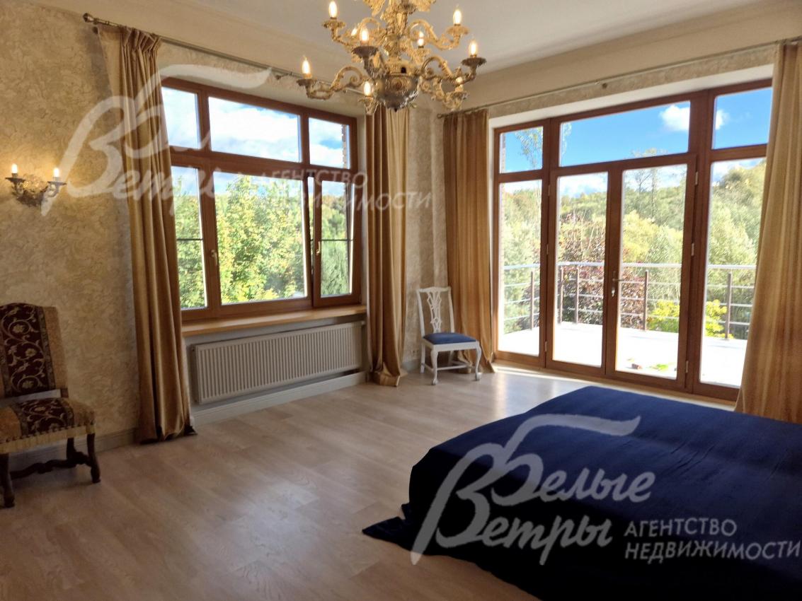 Выход на террасу в мастер-спальне.