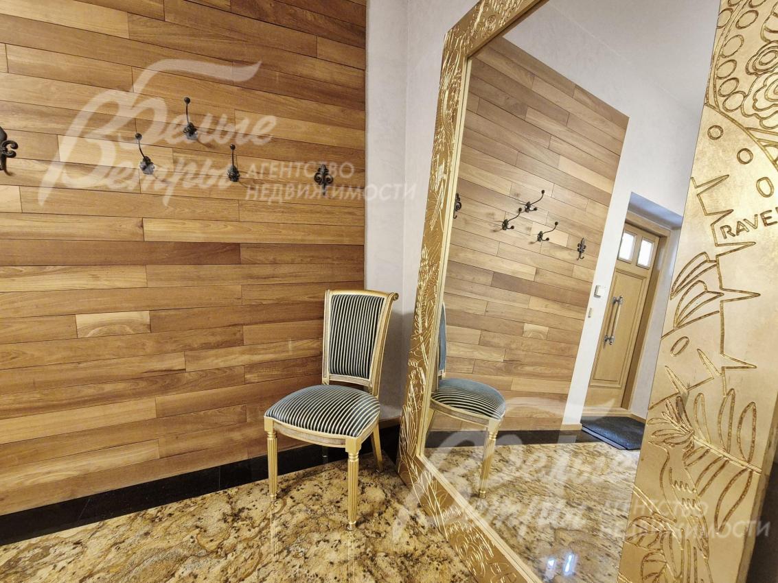 Декоративное панно из махагона.