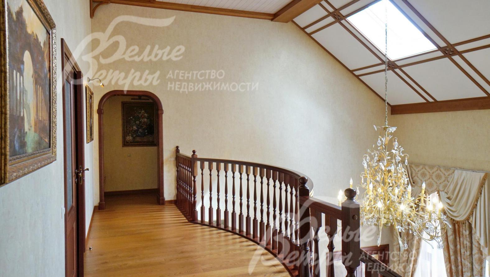 Холл второго этажа