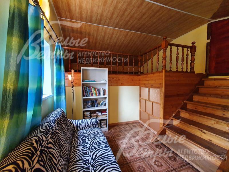 Библиотека в одной из спален