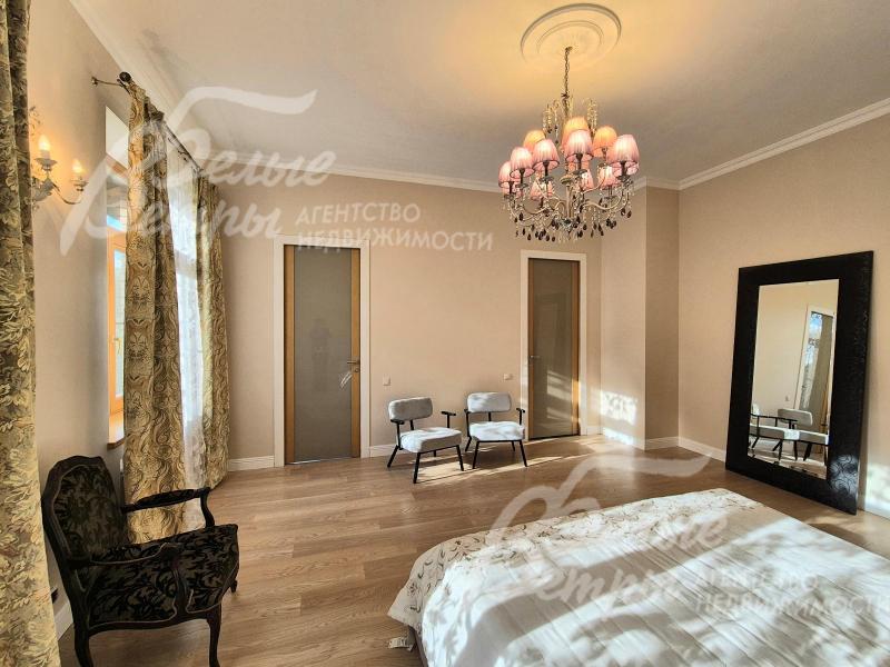 Люстры ручной работы в спальнях.